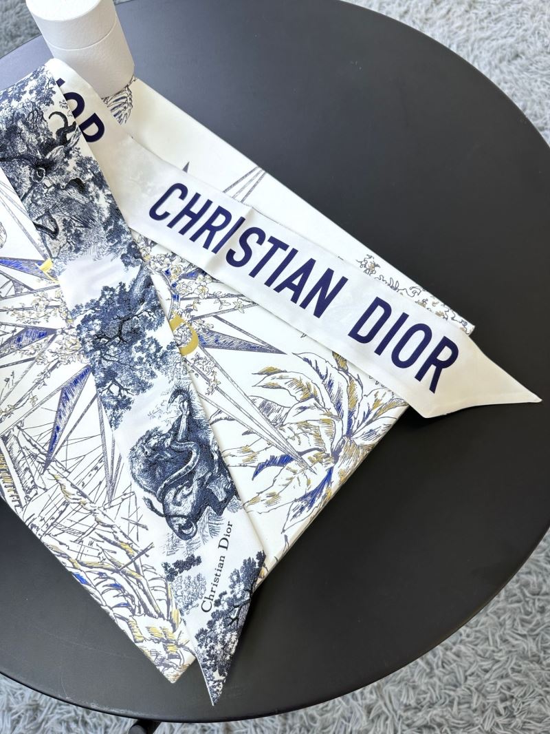 CHRISTIAN DIOR